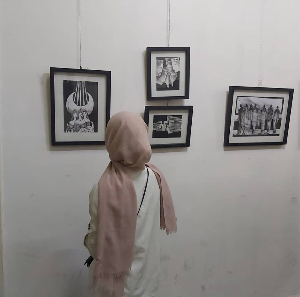 معرِض "أسود أبيض" للفنان إياد بلال